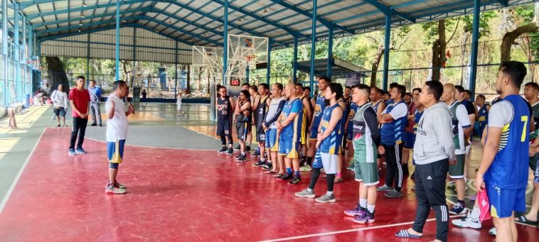 Kepala Dinas Perhubungan Kota Bogor saat membuka turnamen Basket HUT Perhubungan Nasional 2024.(natakata/ist)